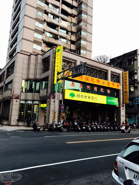 板橋「伴手禮」小潘蛋糕坊 小潘鳳梨酥  鳳黃酥好吃又便宜！