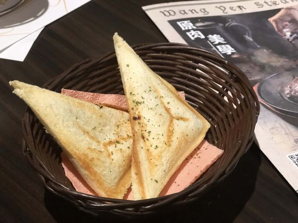 ●嘉義食記●王牪牛排美食餐飲館/嘉義中山路/奢華享受最平價的高級排餐/霸王別飢活動吃免錢