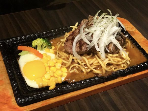 ●嘉義食記●王牪牛排美食餐飲館/嘉義中山路/奢華享受最平價的高級排餐/霸王別飢活動吃免錢