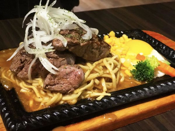 ●嘉義食記●王牪牛排美食餐飲館/嘉義中山路/奢華享受最平價的高級排餐/霸王別飢活動吃免錢