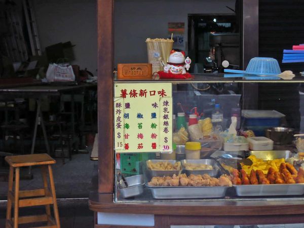 【蘆洲美食】卡滋卡滋香雞排-皮薄肉多汁的雞排