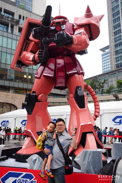 GUNDAM docks at TAIWAN(巨型鋼彈亞洲巡迴展─台灣站)(台灣站):巨型鋼彈亞洲巡迴展台灣站・大男孩與小男孩都無法抗拒