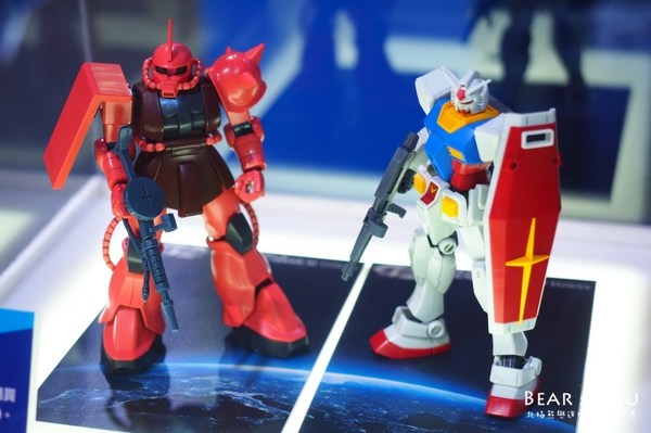 GUNDAM docks at TAIWAN(巨型鋼彈亞洲巡迴展─台灣站)(台灣站):巨型鋼彈亞洲巡迴展台灣站・大男孩與小男孩都無法抗拒