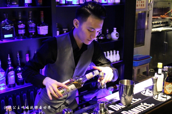 熊武吉餐酒食堂:松山餐酒館/適合女孩兒的美麗調酒『熊武吉餐酒食堂』活動/包場/飛鏢機/捷運南京復興站