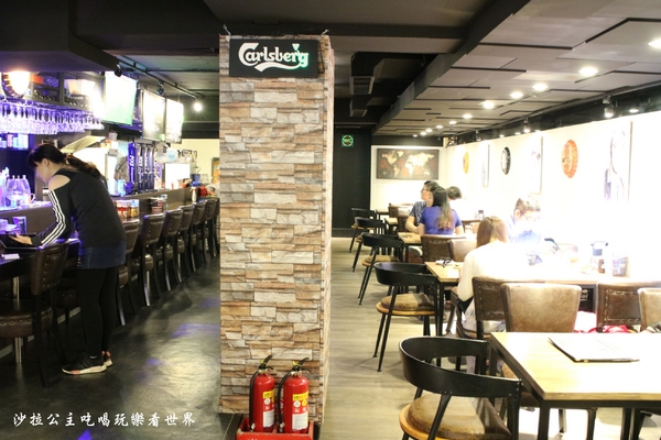 熊武吉餐酒食堂:松山餐酒館/適合女孩兒的美麗調酒『熊武吉餐酒食堂』活動/包場/飛鏢機/捷運南京復興站