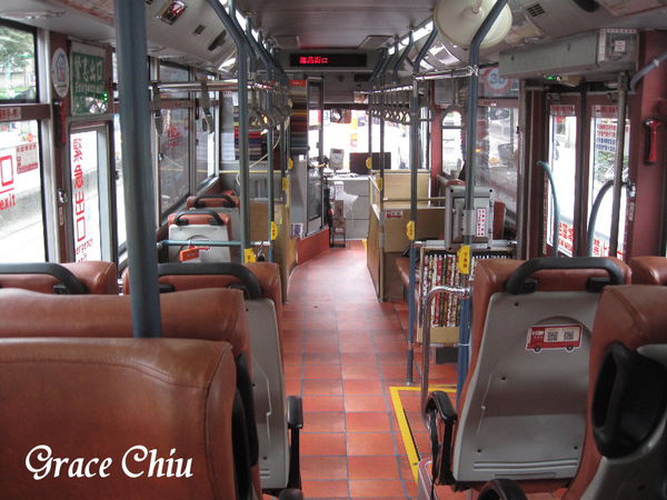 綠17舊城公車 觀光主題公車 大稻埕 華中河濱公園 布行 永樂市場