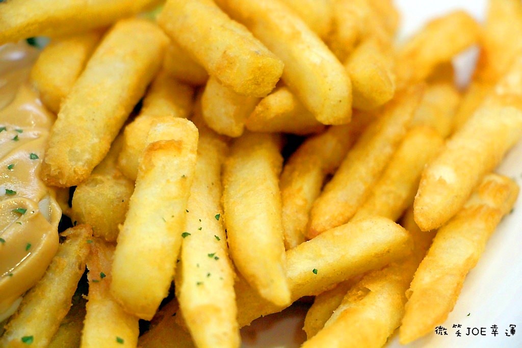 台中勤美商圈早午餐餐廳，義拉瓦!讓你晚上也能吃到早午餐。 - 微笑Joe幸運