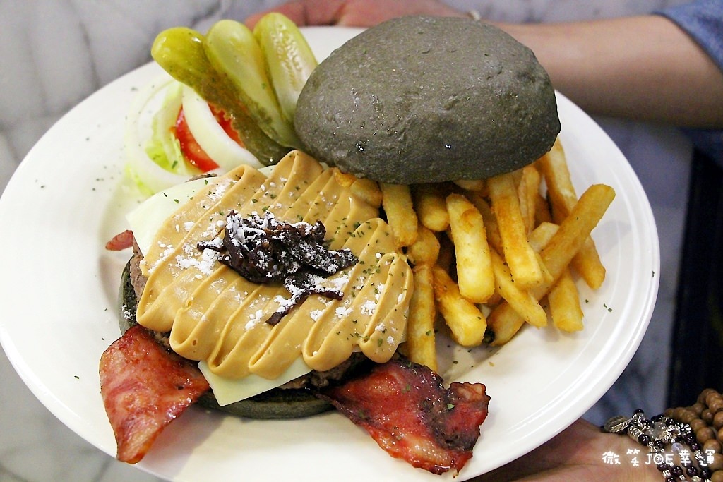 台中勤美商圈早午餐餐廳，義拉瓦!讓你晚上也能吃到早午餐。 - 微笑Joe幸運