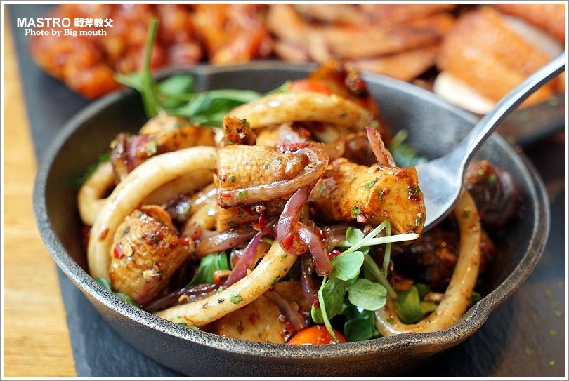 【中和環球美食】MASTRO 戰斧教父X 2018 Hellmann’s美味沙拉之旅‧大份量、口味好的新美式料理!美式黑白切、戰斧豬排推薦!