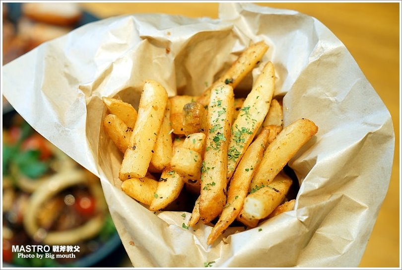 【中和環球美食】MASTRO 戰斧教父X 2018 Hellmann’s美味沙拉之旅‧大份量、口味好的新美式料理!美式黑白切、戰斧豬排推薦!