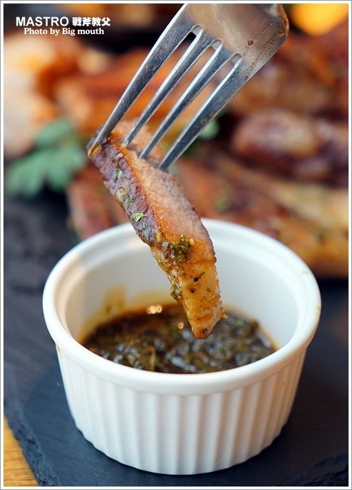 【中和環球美食】MASTRO 戰斧教父X 2018 Hellmann’s美味沙拉之旅‧大份量、口味好的新美式料理!美式黑白切、戰斧豬排推薦!