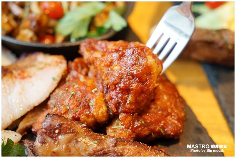 【中和環球美食】MASTRO 戰斧教父X 2018 Hellmann’s美味沙拉之旅‧大份量、口味好的新美式料理!美式黑白切、戰斧豬排推薦!