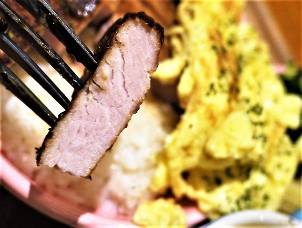 Mastro 戰斧教父(Mastro 戰斧教父 中和環球):【中和美食】MASTRO 戰斧教父 (中和環球店) / 15oz招牌戰斧豬排 / 巧克力香蕉舒芙蕾鬆餅 / 中和美式餐廳