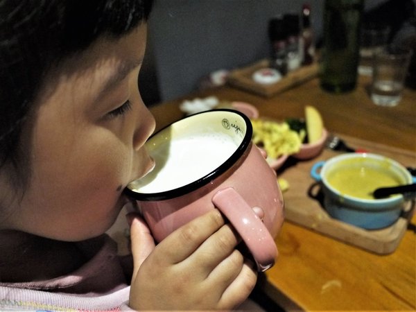 Mastro 戰斧教父(Mastro 戰斧教父 中和環球):【中和美食】MASTRO 戰斧教父 (中和環球店) / 15oz招牌戰斧豬排 / 巧克力香蕉舒芙蕾鬆餅 / 中和美式餐廳