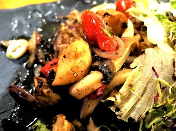 Mastro 戰斧教父(Mastro 戰斧教父 中和環球):【中和美食】MASTRO 戰斧教父 (中和環球店) / 15oz招牌戰斧豬排 / 巧克力香蕉舒芙蕾鬆餅 / 中和美式餐廳