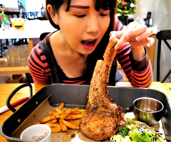 Mastro 戰斧教父(Mastro 戰斧教父 中和環球):【中和美食】MASTRO 戰斧教父 (中和環球店) / 15oz招牌戰斧豬排 / 巧克力香蕉舒芙蕾鬆餅 / 中和美式餐廳