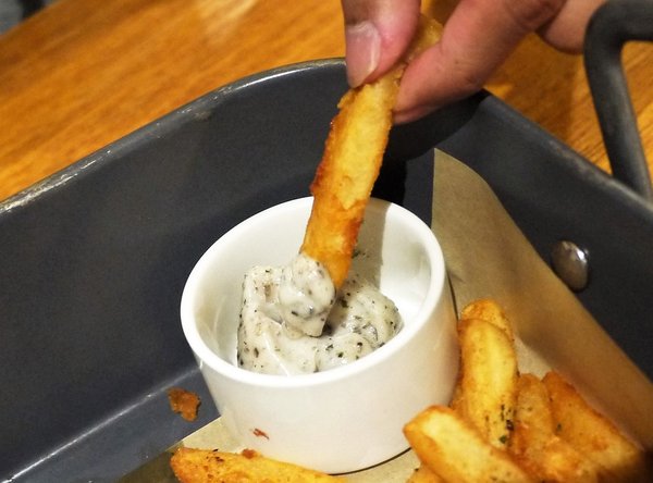 Mastro 戰斧教父(Mastro 戰斧教父 中和環球):【中和美食】MASTRO 戰斧教父 (中和環球店) / 15oz招牌戰斧豬排 / 巧克力香蕉舒芙蕾鬆餅 / 中和美式餐廳