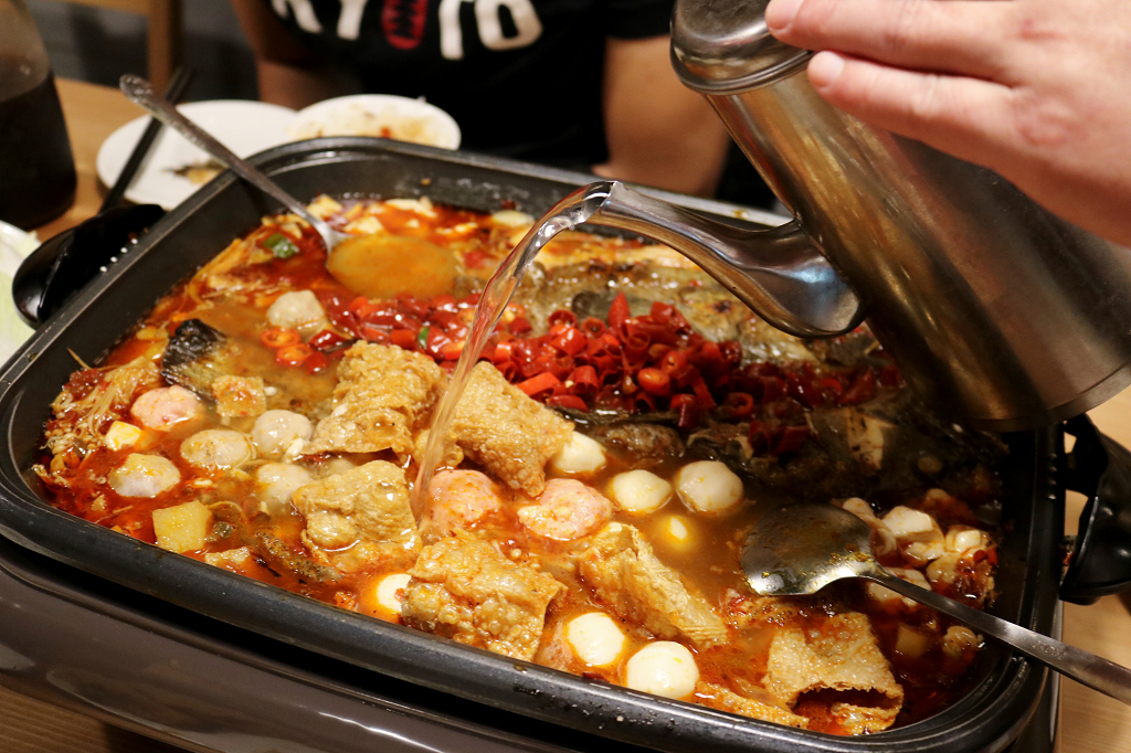 台北｜滿漢鱸魚 美味重慶烤魚．東區宵夜新選擇 - 奇奇一起玩樂趣