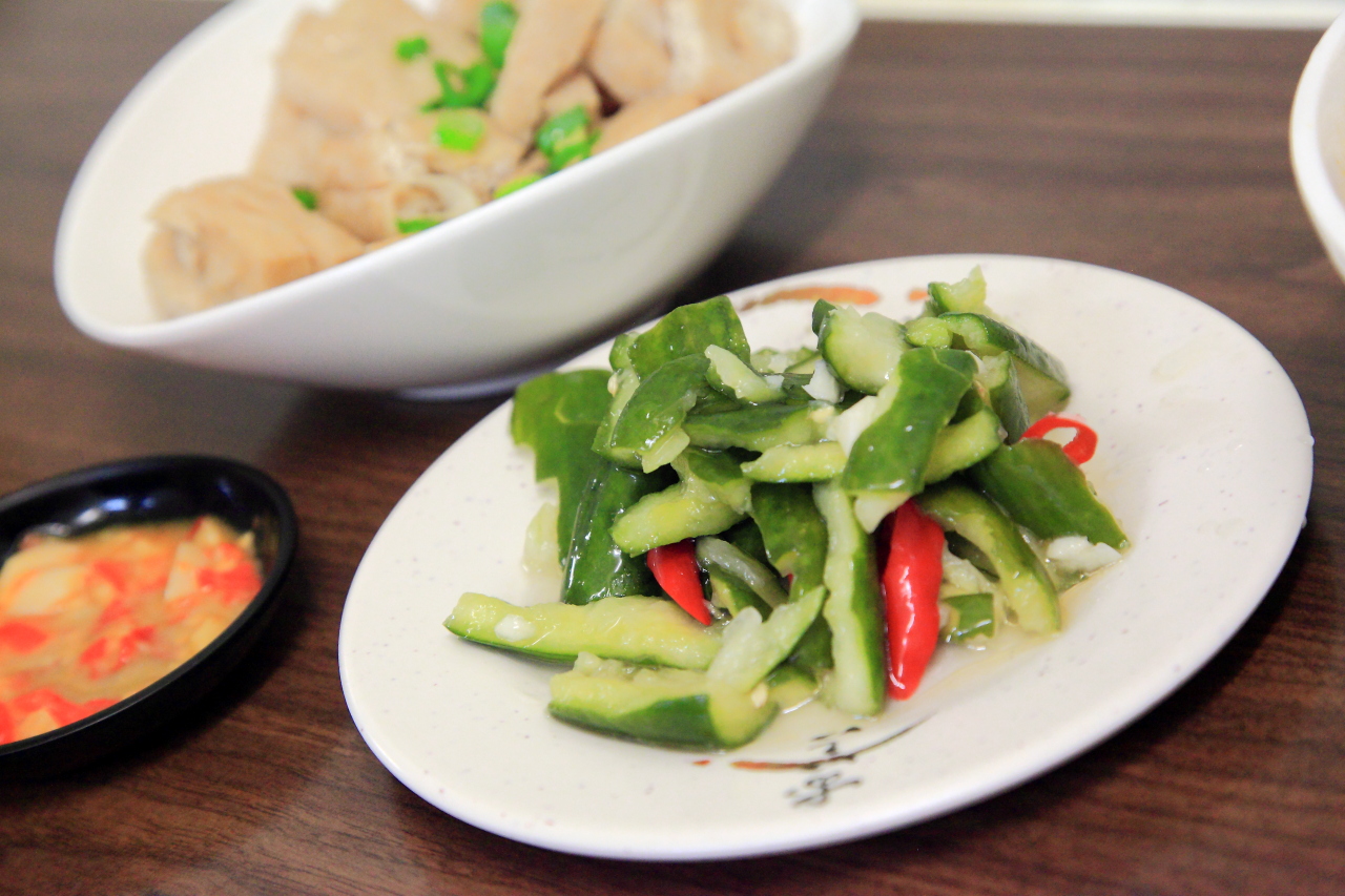[台北大同]真材實料真心不騙，濃郁酸香番茄牛肉麵！寶師傅私房牛肉麵 - 大手牽小手。玩樂趣