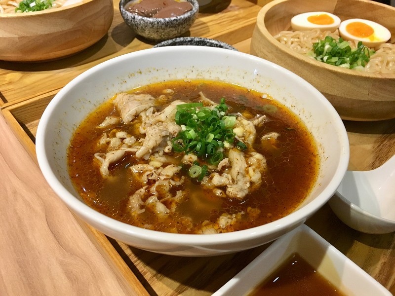 【台北｜中山站】大師兄銷魂麵舖 中山店＿麻辣牛肉湯就是要跟銷魂乾拌麵分開吃＿獨門辣醬讓整碗麵都銷魂了起來