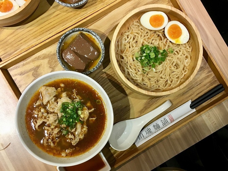 【台北｜中山站】大師兄銷魂麵舖 中山店＿麻辣牛肉湯就是要跟銷魂乾拌麵分開吃＿獨門辣醬讓整碗麵都銷魂了起來
