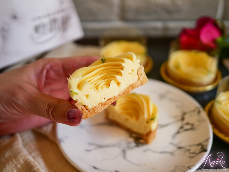 【台南美食】吻鑽糖半熟乳酪塔專門店。國華街人氣秒殺甜點！一週只營業4天～夢幻玫瑰檸檬塔和半熟乳酪塔 - ANIKO 艾妮可美味人生