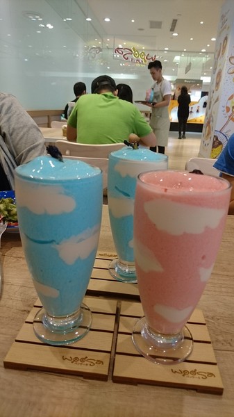 Woosa屋莎鬆餅屋:高雄夢時代~Woosa 屋莎鬆餅屋~雲朵優格與蓬鬆綿密的鬆餅~視覺味覺一百分~
