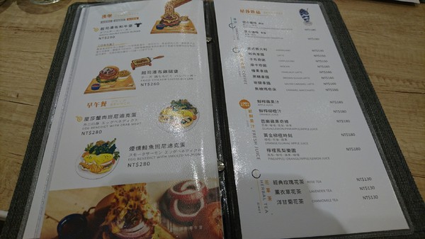 Woosa屋莎鬆餅屋:高雄夢時代~Woosa 屋莎鬆餅屋~雲朵優格與蓬鬆綿密的鬆餅~視覺味覺一百分~