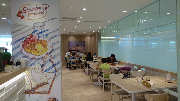 Woosa屋莎鬆餅屋:高雄夢時代~Woosa 屋莎鬆餅屋~雲朵優格與蓬鬆綿密的鬆餅~視覺味覺一百分~