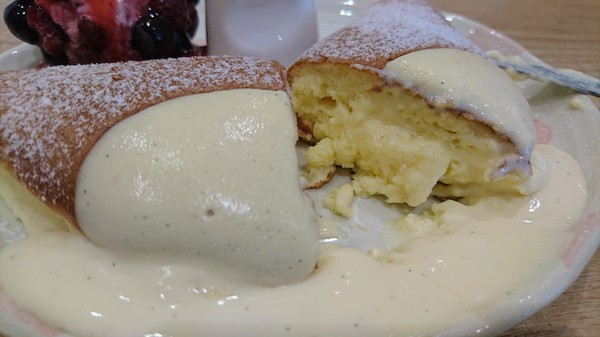 Woosa屋莎鬆餅屋:高雄夢時代~Woosa 屋莎鬆餅屋~雲朵優格與蓬鬆綿密的鬆餅~視覺味覺一百分~