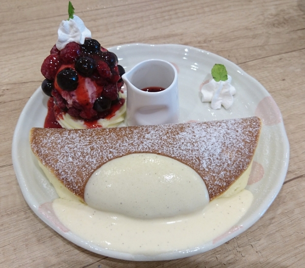 Woosa屋莎鬆餅屋:高雄夢時代~Woosa 屋莎鬆餅屋~雲朵優格與蓬鬆綿密的鬆餅~視覺味覺一百分~