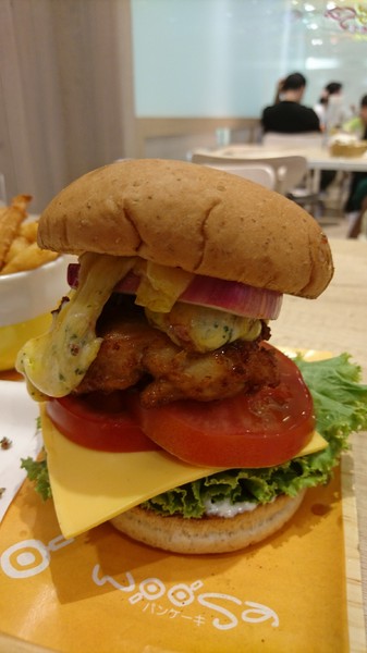 Woosa屋莎鬆餅屋:高雄夢時代~Woosa 屋莎鬆餅屋~雲朵優格與蓬鬆綿密的鬆餅~視覺味覺一百分~