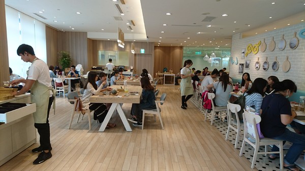 Woosa屋莎鬆餅屋:高雄夢時代~Woosa 屋莎鬆餅屋~雲朵優格與蓬鬆綿密的鬆餅~視覺味覺一百分~