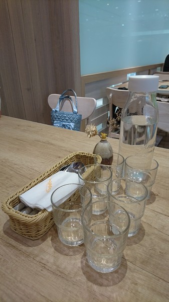 Woosa屋莎鬆餅屋:高雄夢時代~Woosa 屋莎鬆餅屋~雲朵優格與蓬鬆綿密的鬆餅~視覺味覺一百分~