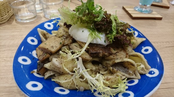 Woosa屋莎鬆餅屋:高雄夢時代~Woosa 屋莎鬆餅屋~雲朵優格與蓬鬆綿密的鬆餅~視覺味覺一百分~