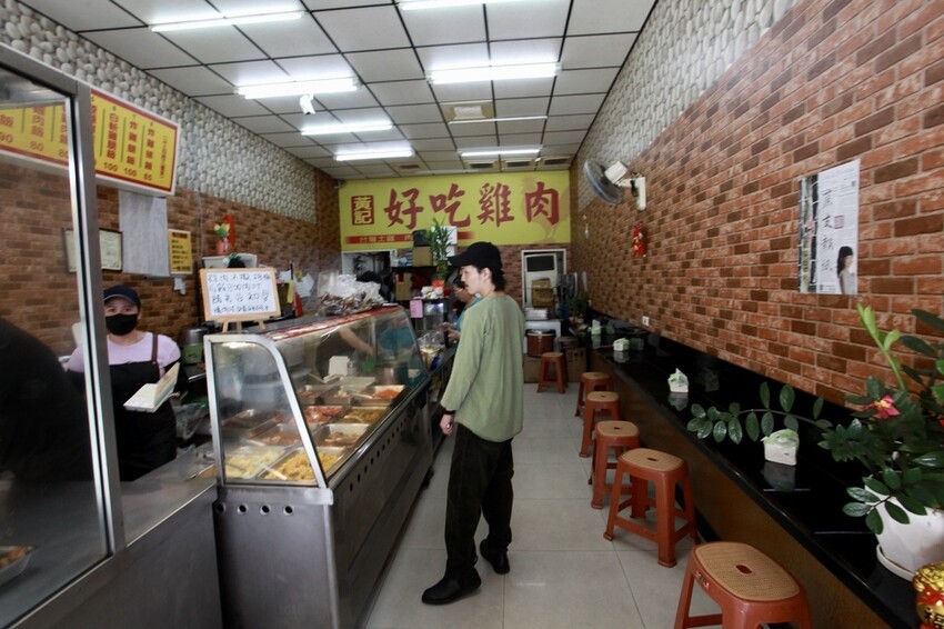 台南市安平區吃。台南市｜安平區。「黃記好吃雞肉」對抗通膨便當店，每隻雞只能做出5個美味雞肉便當「黃記好吃雞肉」。