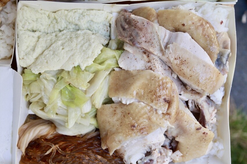 台南市安平區吃。台南市｜安平區。「黃記好吃雞肉」對抗通膨便當店，每隻雞只能做出5個美味雞肉便當「黃記好吃雞肉」。