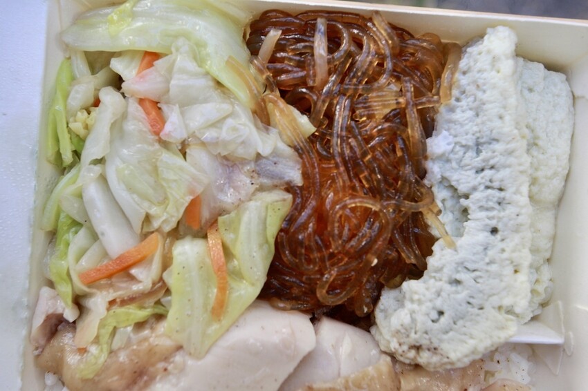 台南市安平區吃。台南市｜安平區。「黃記好吃雞肉」對抗通膨便當店，每隻雞只能做出5個美味雞肉便當「黃記好吃雞肉」。