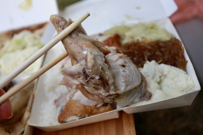 台南市安平區吃。台南市｜安平區。「黃記好吃雞肉」對抗通膨便當店，每隻雞只能做出5個美味雞肉便當「黃記好吃雞肉」。