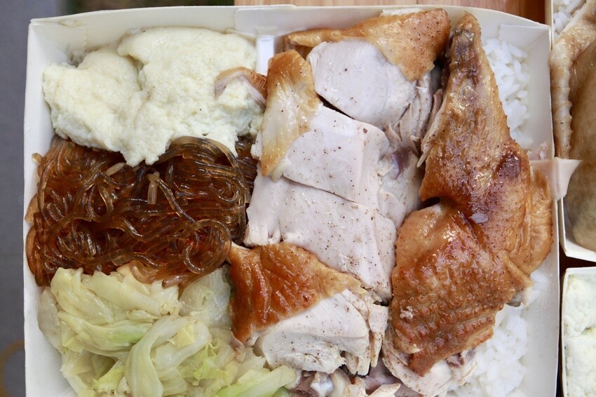 台南市安平區吃。台南市｜安平區。「黃記好吃雞肉」對抗通膨便當店，每隻雞只能做出5個美味雞肉便當「黃記好吃雞肉」。