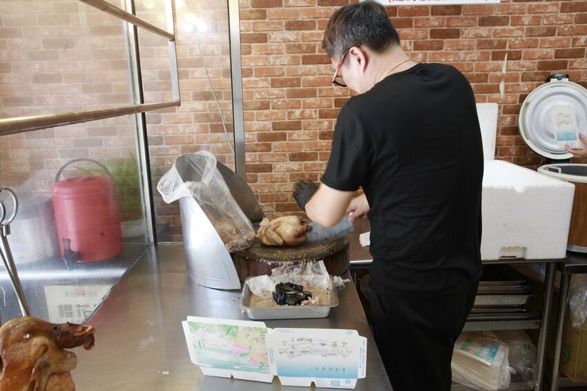 台南市安平區吃。台南市｜安平區。「黃記好吃雞肉」對抗通膨便當店，每隻雞只能做出5個美味雞肉便當「黃記好吃雞肉」。