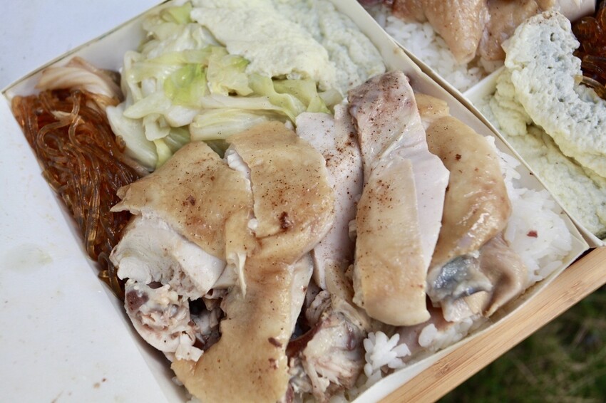 台南市安平區吃。台南市｜安平區。「黃記好吃雞肉」對抗通膨便當店，每隻雞只能做出5個美味雞肉便當「黃記好吃雞肉」。