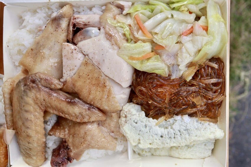 台南市安平區吃。台南市｜安平區。「黃記好吃雞肉」對抗通膨便當店，每隻雞只能做出5個美味雞肉便當「黃記好吃雞肉」。