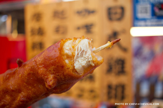 台中南屯│不二魂 日式雞排-總本舖＊台中雞排推荐。厚度和50元直徑比一比。還有幾近爆漿的起司可樂餅！