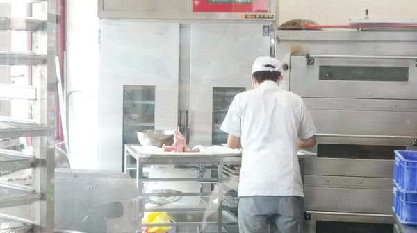 BISTRO181 法式烘焙坊：桃園龜山Bistro181 法式烘焙坊-主打健康天然麵包，採用自種植物 ，現正推出派對餐盒 ，還有法國麵包裹烤雞超吸睛!!聖誕節不用再東奔西跑