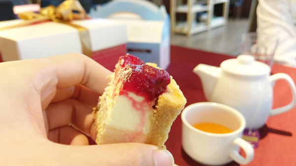 BISTRO181 法式烘焙坊：桃園龜山Bistro181 法式烘焙坊-主打健康天然麵包，採用自種植物 ，現正推出派對餐盒 ，還有法國麵包裹烤雞超吸睛!!聖誕節不用再東奔西跑