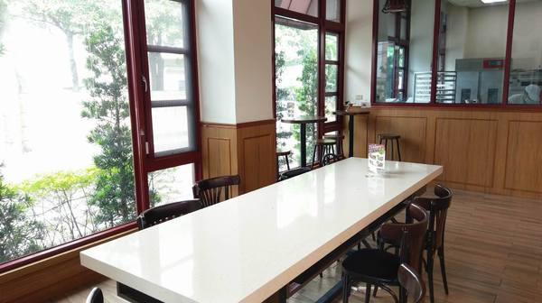 BISTRO181 法式烘焙坊：桃園龜山Bistro181 法式烘焙坊-主打健康天然麵包，採用自種植物 ，現正推出派對餐盒 ，還有法國麵包裹烤雞超吸睛!!聖誕節不用再東奔西跑