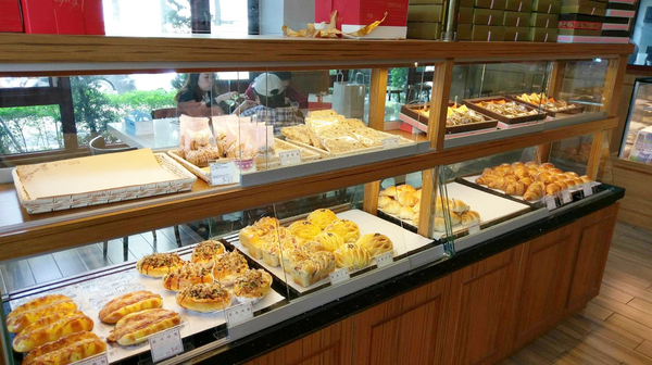 BISTRO181 法式烘焙坊：桃園龜山Bistro181 法式烘焙坊-主打健康天然麵包，採用自種植物 ，現正推出派對餐盒 ，還有法國麵包裹烤雞超吸睛!!聖誕節不用再東奔西跑