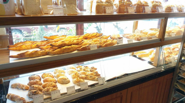 BISTRO181 法式烘焙坊：桃園龜山Bistro181 法式烘焙坊-主打健康天然麵包，採用自種植物 ，現正推出派對餐盒 ，還有法國麵包裹烤雞超吸睛!!聖誕節不用再東奔西跑