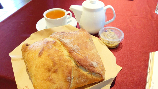 BISTRO181 法式烘焙坊：桃園龜山Bistro181 法式烘焙坊-主打健康天然麵包，採用自種植物 ，現正推出派對餐盒 ，還有法國麵包裹烤雞超吸睛!!聖誕節不用再東奔西跑